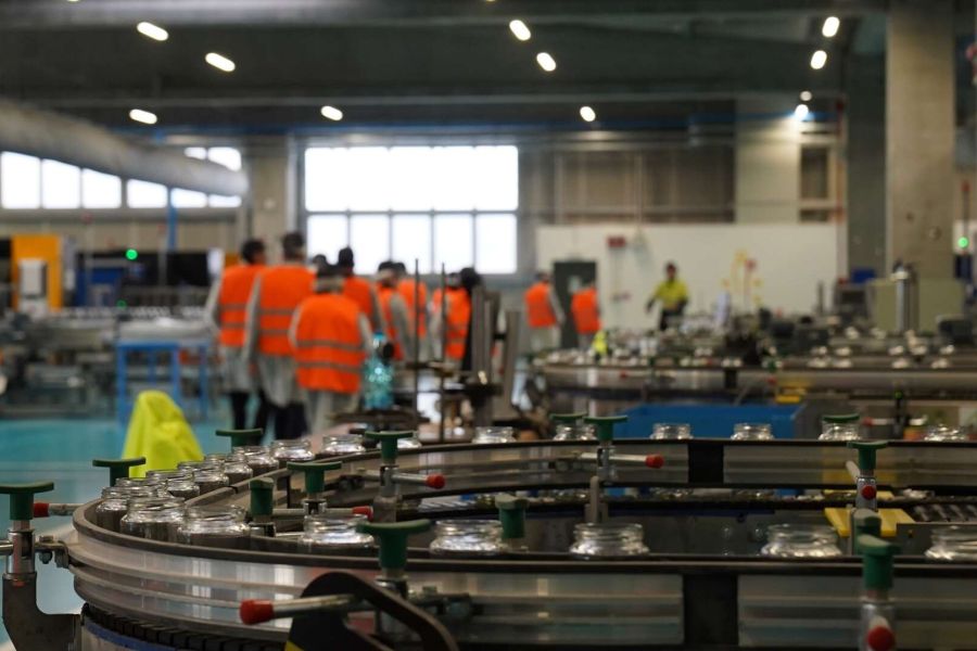 Dalla raccolta differenziata a nuovi prodotti, la Toscana culla del vetro circolare