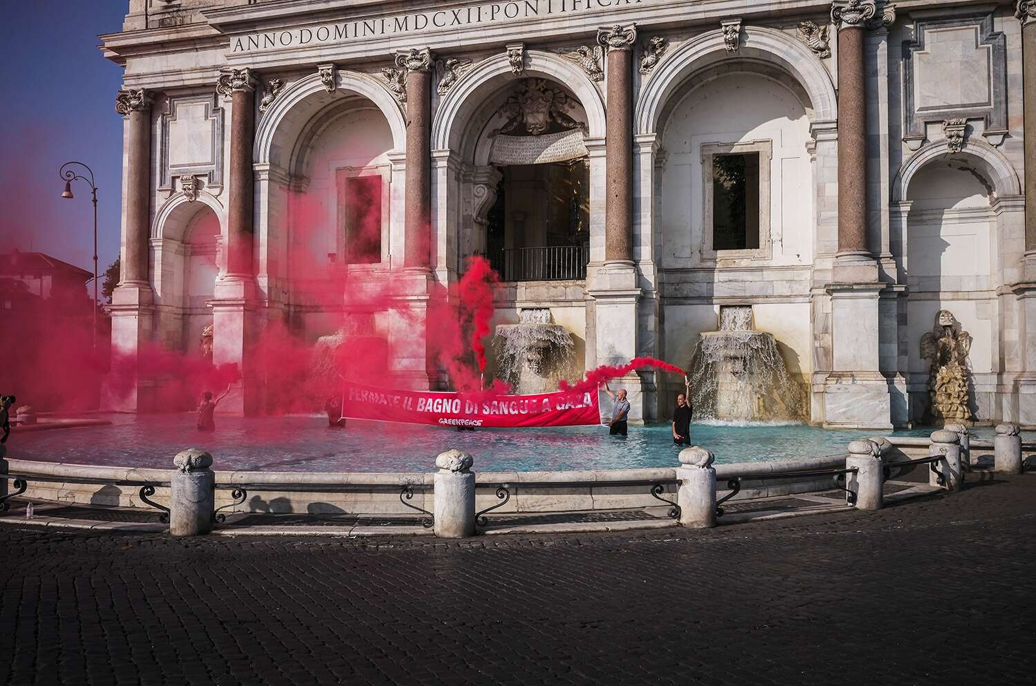 Greenpeace manifesta a Roma contro la strage a Gaza, e accusa il Governo Meloni: «È complice»