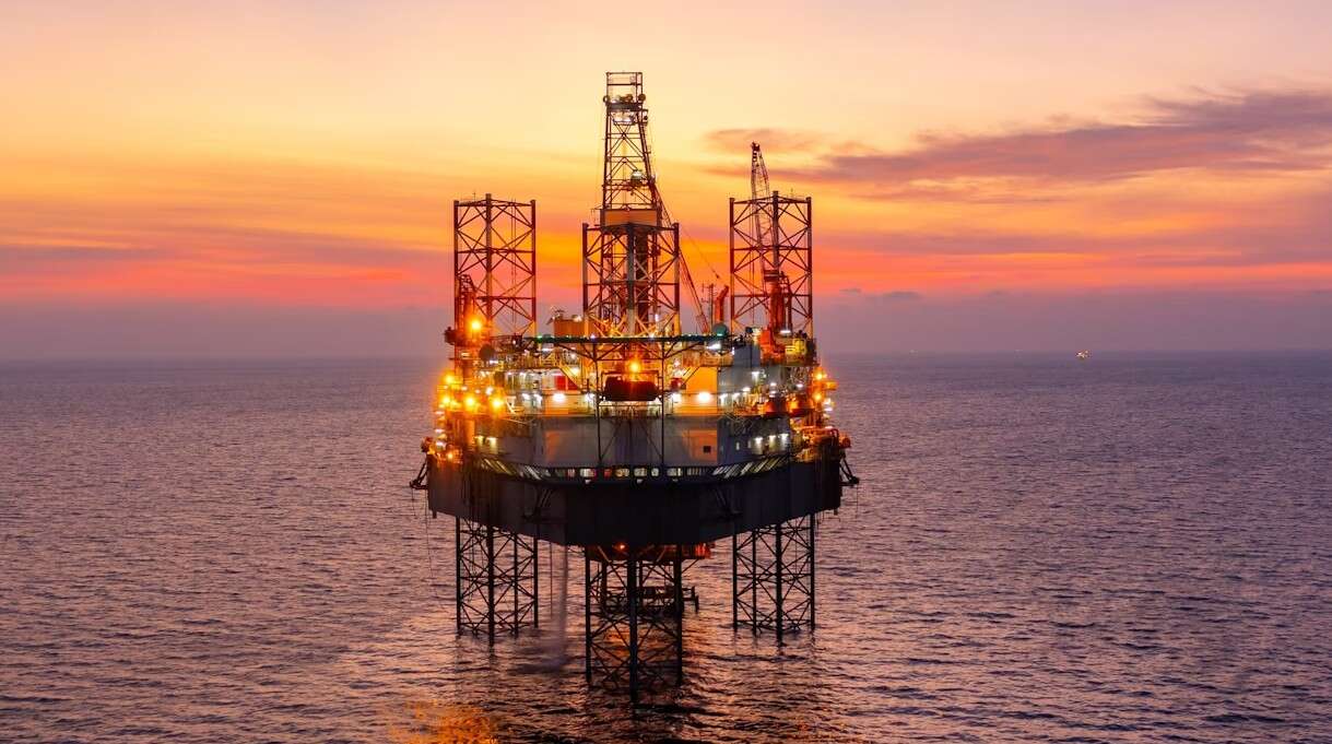 Iea, l’offerta globale di petrolio «supererà di gran lunga» la domanda nei prossimi anni