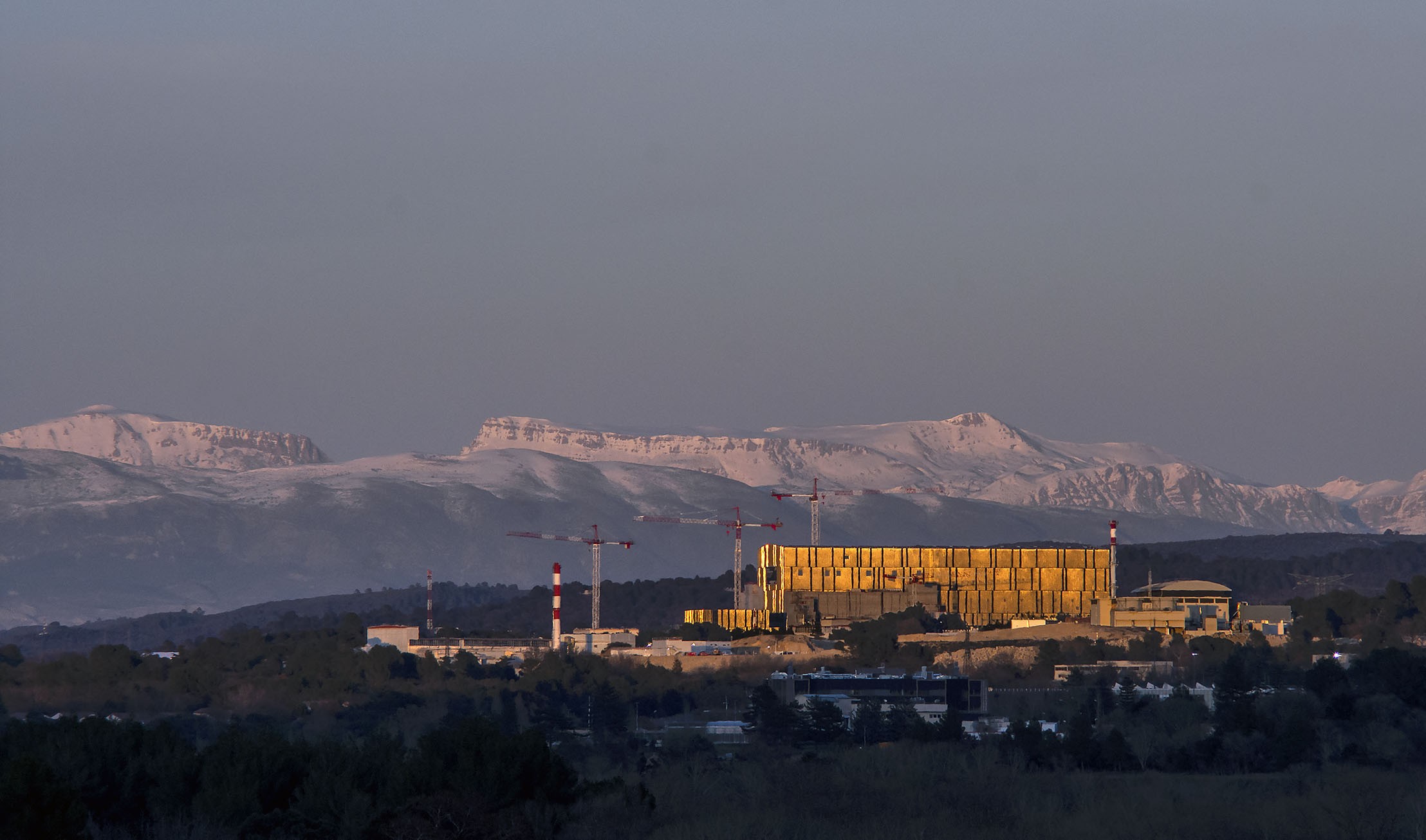 iter_nucleare_fusione_late_afternoon_reflection__1_small.jpg