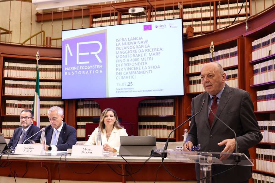 Aracadia, l’Italia ha una nuova nave oceanografica per esplorare il mare profondo