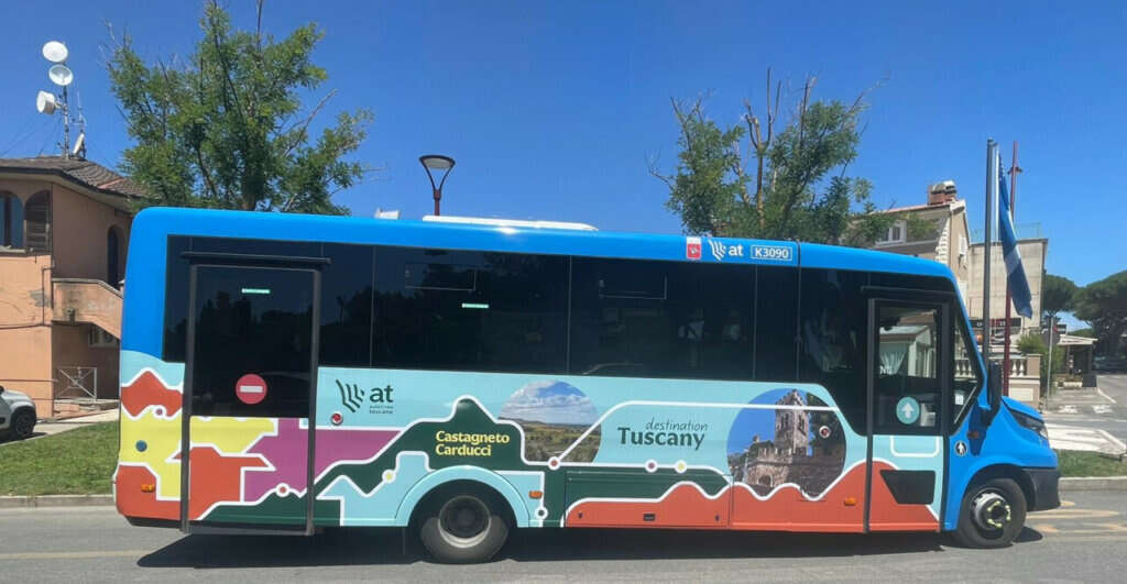 Nel blu, dipinto di bus