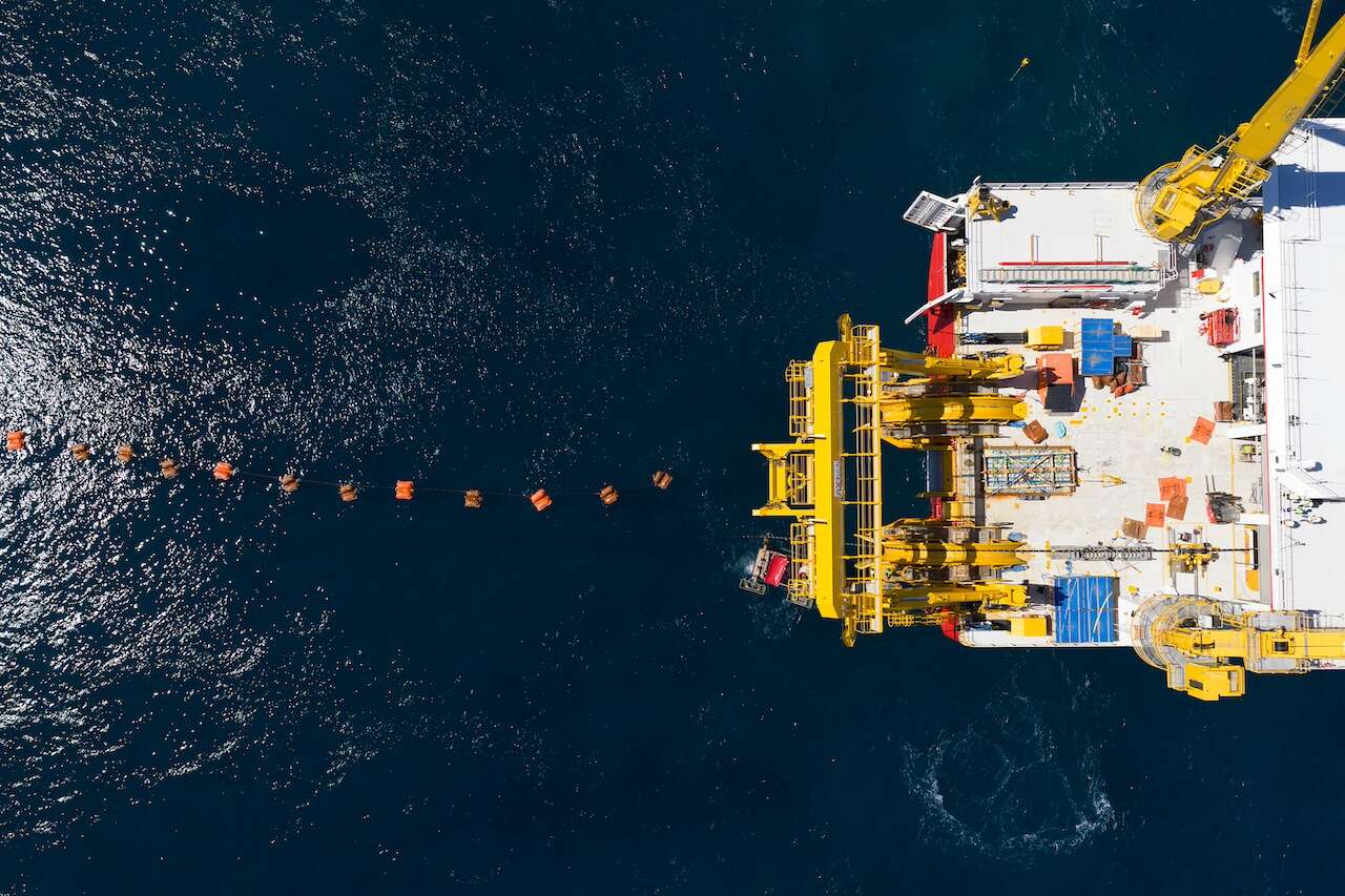 Energia, completata la posa del ramo ovest del Tyrrhenian Link: collegherà Sicilia e Sardegna