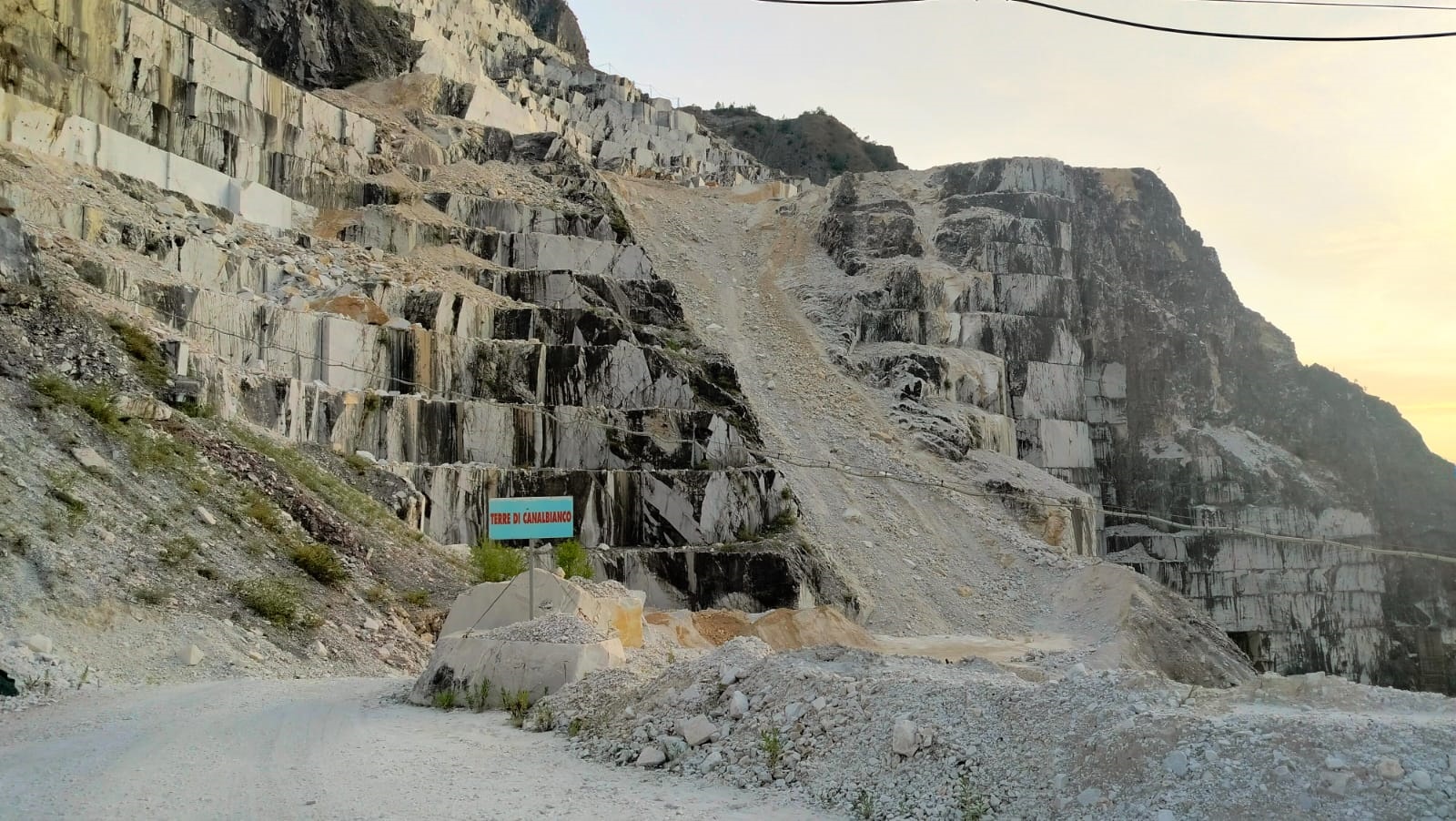 Il Tar della Toscana dà ragione a Legambiente sulle cave del marmo di Carrara: «Sentenza storica»