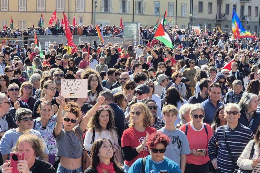 «Palestina libera, stop al genocidio». Nelle piazze d’Italia la voce di chi chiede pace, giustizia, umanità
