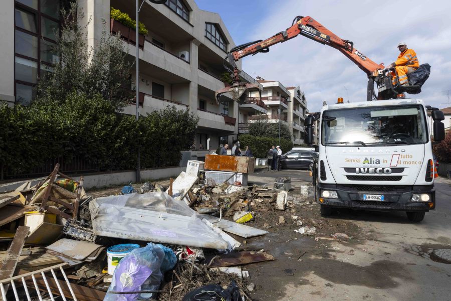 Post alluvione, nella Toscana centrale sono oltre mille le tonnellate di rifiuti già rimossi