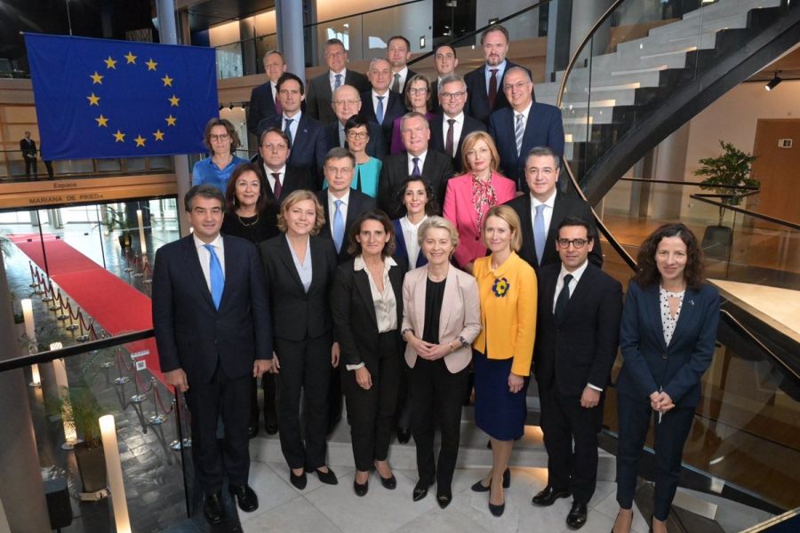 Via libera alla nuova Commissione Ue con solo 370 sì: mai l’esecutivo comunitario era partito così debole