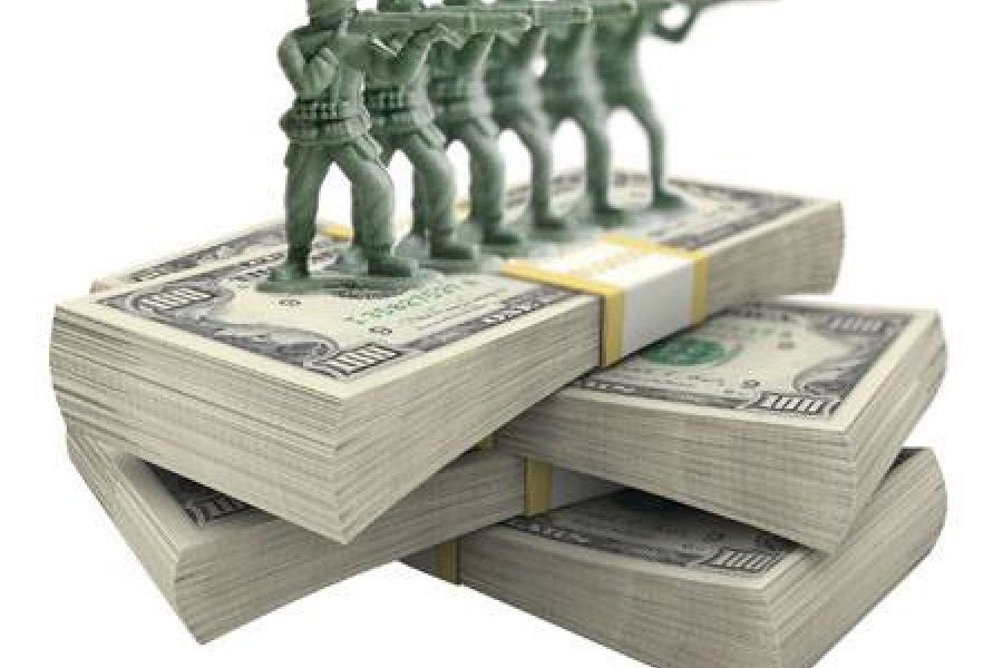 Niente soldi in legge di Bilancio, se non per le spese militari: 32 miliardi di euro nel 2025