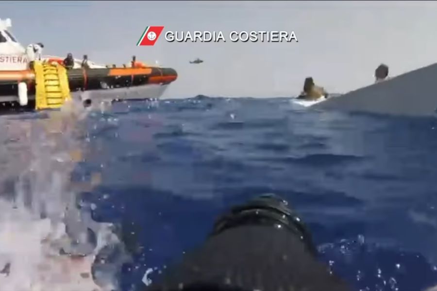 Altri 21 morti al largo di Lampedusa, 3 bambini. I naufragi di migranti non fanno più notizia
