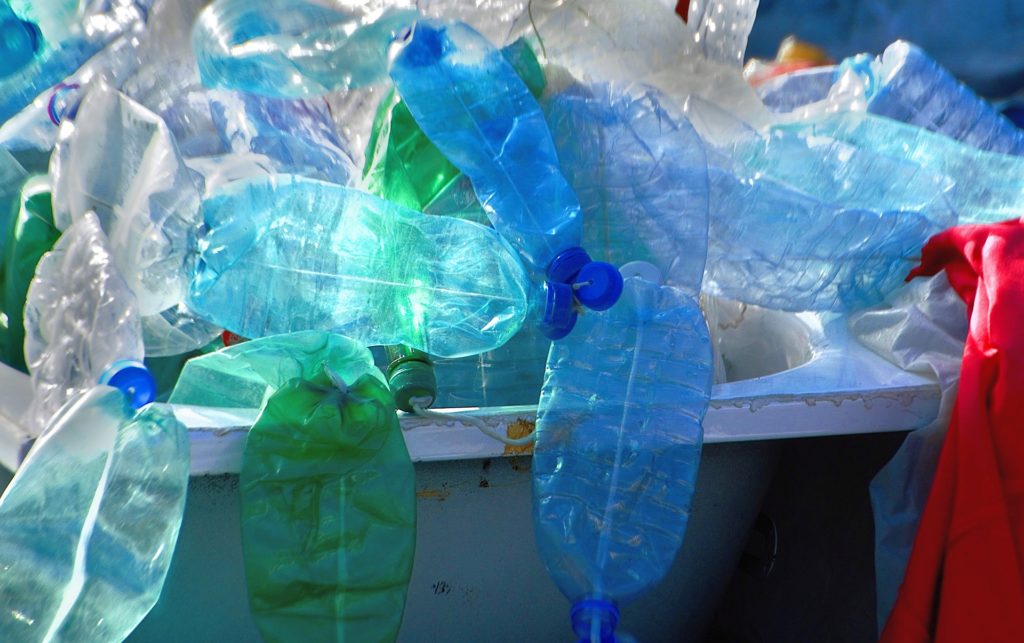 Plastica Bottiglie E Vaschette In Pet Riciclato Al 100 Un Disegno Di Legge Ci Prova Greenreport Economia Ecologica E Sviluppo Sostenibile